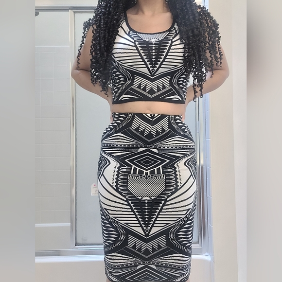 2 Piece Knit Set Size Small - Picture 2 of 4